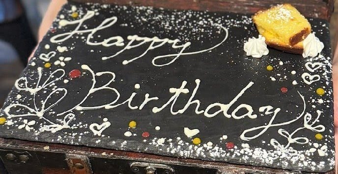 ♡お誕生日プレート♡ 【⑦ぎらぎら】 誕生日/記念日に！！】宝箱デザートプレート1100円♪誕生日ケーキ2650