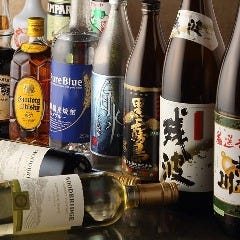 種類豊富なお酒に加え21時以降のご来店でビール半額のサービスも