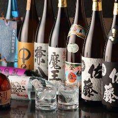 焼酎やワインにカクテルなど多様なお好みにお応えできる品揃え