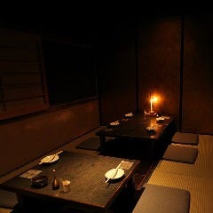 都会の喧騒を忘れられる静かな個室は大切なゲストとの会食に最適