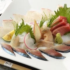 メニュー以外の魚介も刺身や盛り合わせでお召し上がり頂けます