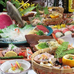 瀬戸内産の新鮮な魚介を使った豪華なお造りが付いた贅沢コース