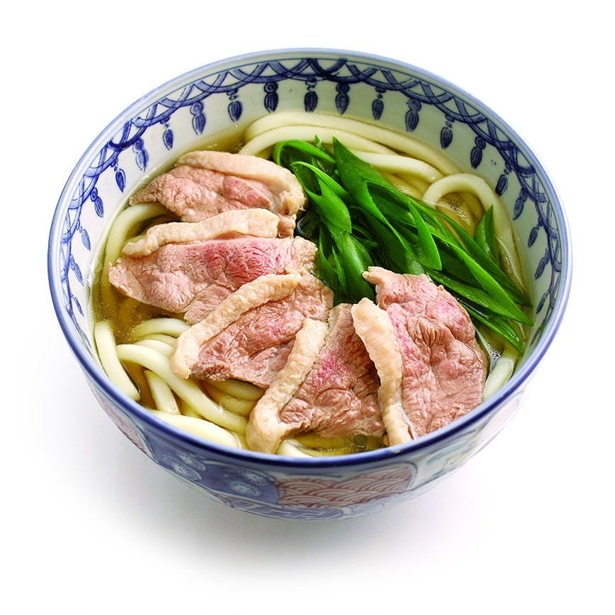 どんぶりに入った鴨なんばうどん