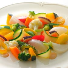 季節の新鮮野菜を使用しております。