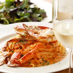 彩り豊かな料理が並ぶ飲み放題付のコースは4,500円（税込）～