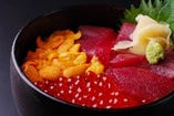 ウニ・イクラ・マグロの　三色丼！