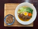 牛肉麺(さっぱり)＋ルーロー(魯肉)飯セット