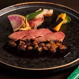 長崎県東彼杵産天然の猪ロース肉のロースト ～カカオとゴボウのホワヴラードソース〜