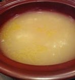 コラーゲンたっぷりの濃厚スープは、じっくり煮込む　極上物。