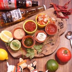 手作りのサルサやトッピングでお好みの食べ方を見つけてください
