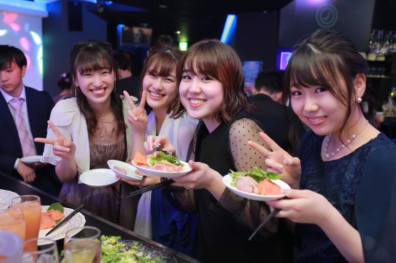 女子会プラン お店からシャンパンをプレゼント カラオケも歌い放題 2h飲み放題 お料理6品の詳細 Entertainment Lots West 新潟市中央区 居酒屋 ぐるなび