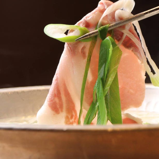 Shabushabu Sukiyaki Tabehodai Wagyu-to Buta Hommachi