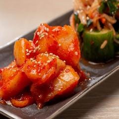 ホルモンとキムチは名コンビ！ 盛り合わせがおすすめ◎
