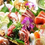 旬鮮魚をお造り、お寿司、海鮮…等々、シンプルながらも豪華な逸品で！