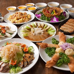 吉祥 CHINESE DINING 銀座インズ_◇【2時間飲み放題付】ふかひれコース〈全9品〉
こだわりのふかひれ料理をたっぷり味わいたい方におすすめ!ふかひれ入り鉄鍋餃子、ふかひれの姿煮など贅沢に味わえるお得なコースです!