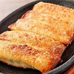 吉祥 CHINESE DINING 銀座インズ_◆鉄鍋餃子
料理長こだわりの具材を包みカリッと焼き上げた逸品