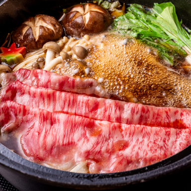 兜 恵比寿本店 〜炭火焼肉・しゃぶしゃぶ・すき焼き〜_極上佐賀牛すき焼き鍋
