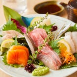 愛知県から仕入れる鯛など四季の旨味をそのまま味わえる「刺身」