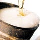キンキンに冷えた陶器で提供するビールは泡が細かく喉が潤います