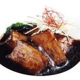 とろける食感と、豚肉の甘みが絶品の中華風豚の角煮。
