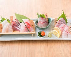 全コース、漁港直送の天然鮮魚を 使用したお造り付きです。