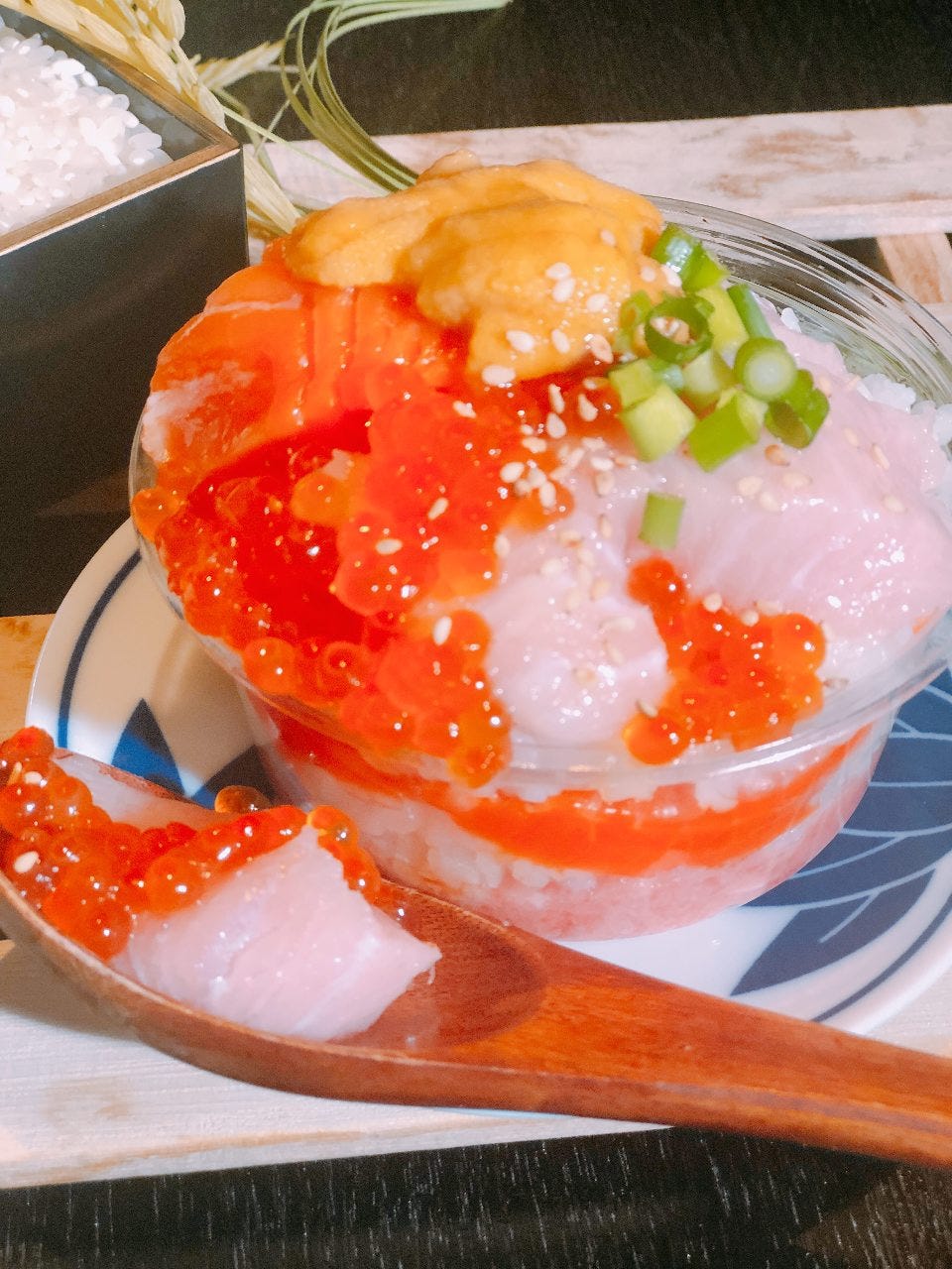 当店オリジナルの“海鮮寿司パフェ”話題沸騰中！！