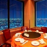 新宿の上空210mからの絶景・夜景が見渡せる一番人気の個室。