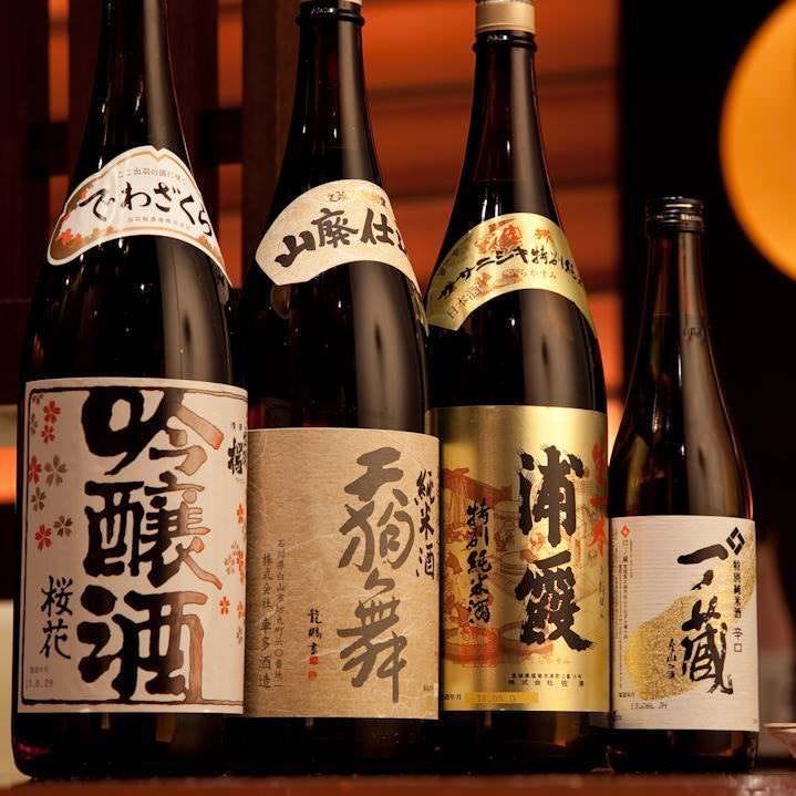 料理にぴったりな日本酒などのお酒を取り揃えております