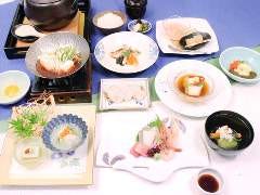 季節会席【八千円】　9,680円（税サ込）