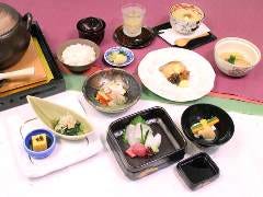 季節会席【五千円】　6,050円（税サ込）