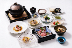 季節会席【八千円】　9,680円（税サ込）