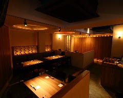 間接照明や角瓶を使ったｲﾝﾃﾘｱが ﾌﾛｱを大人っぽく幻想的にします
