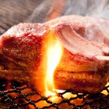 [最高の焼き加減]
肉の旨味を引き出しジューシーに焼き上げます