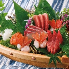 厳選鮮魚を魚河岸ノ王道”舟盛”でご用意いたします