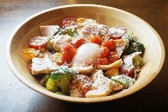 グリルベーコンの具沢山サラダ　チアシード入り