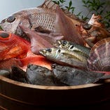 【3つのこだわり】新鮮で豊富な天然魚介類