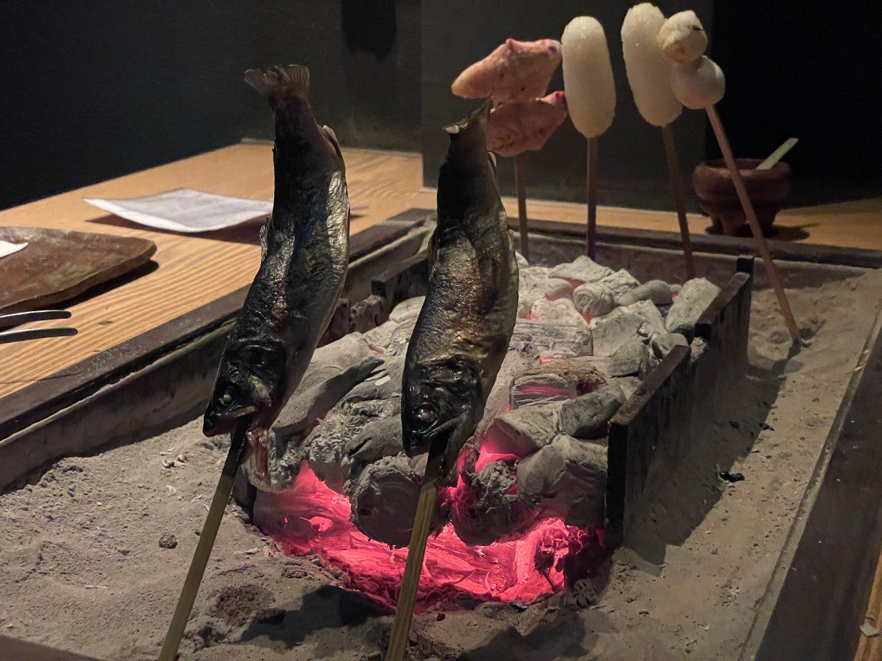 We grill seasonable fish on the Irori(hearth).
