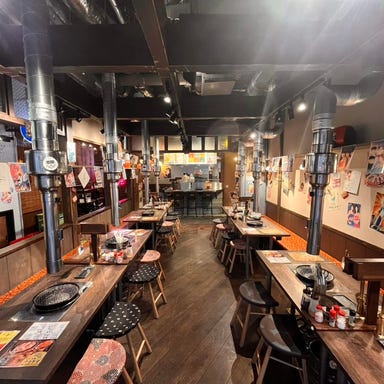 成田肉横丁ホルモン居酒屋 レトロマン  店内の画像