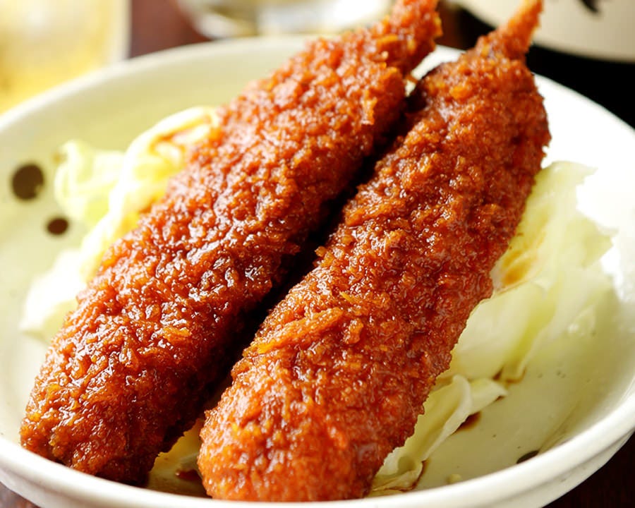 名古屋名物♪大きな豚の串カツ。どて煮で作った味噌を使用