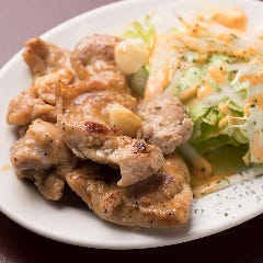 ニンニクとバターの香りが食欲をそそる『ガリバタチキン』