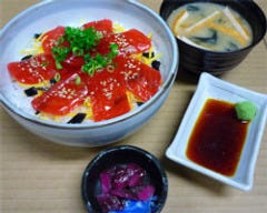 ◆人気です！ 【まぐろ漬け丼　930円】