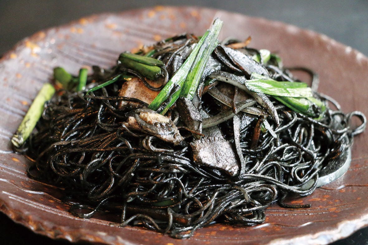 肴家 あうんのイカ墨ソーメンちゃんぷるー