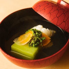八坂の御神水を使った出汁はご来店されてから鰹を落としています