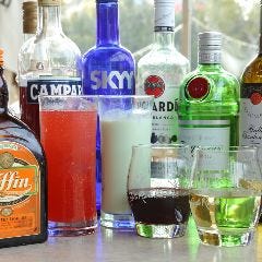 アラカルトを味わいながらドリンクを楽しめる飲み放題プラン