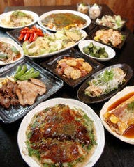 全８品、国産牛のﾛｰｽｽﾃｰｷが付いて、お好み焼も6種類から選べます