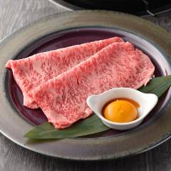 上質肉を特製の玉子だれで食べる「焼きすき」