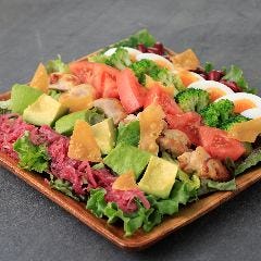 モスプレミアムの具材を楽しむコブサラダ