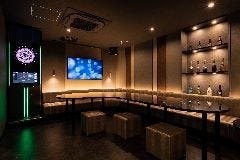 VIP Roomはダーツも完備。思う存分お楽しみください。