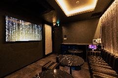 Main Roomはカラオケ、各種ゲームを完備しております。