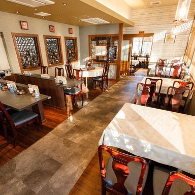 中国料理 龍華園_テーブル席、カウンター席、円卓席もございます。